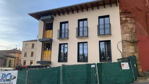 Nuevo edificio de apartamentos turísticos en el antiguo Luisón junto a la Catedral. Foto: A.F.R.