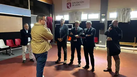 La Diputación de León dotará de desfibriladores a 53 municipios de menos de 2.000 habitantes. Fotos: DipuLeón.