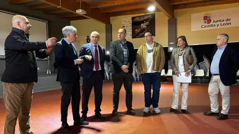 La Diputación de León dotará de desfibriladores a 53 municipios de menos de 2.000 habitantes. Fotos: DipuLeón.