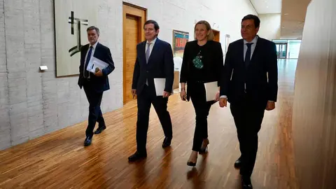 El presidente del PPCyL se reúne con UPL tras las elecciones autonómicas. Fotos: Leticia Pérez