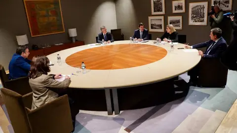 El presidente del PPCyL se reúne con UPL tras las elecciones autonómicas. Fotos: Leticia Pérez