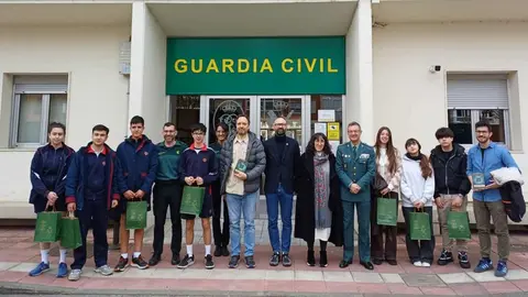La Guardia Civil de León ha celebrado este jueves la entrega de premios de la 'VII edición de la Ciberliga pre-amateur', una iniciativa dirigida a estudiantes de 4º de la ESO para promover el uso seguro de Internet y despertar vocaciones tecnológicas.