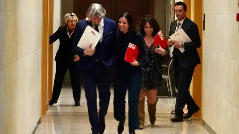 El secretario general del PSCyL, Carlos Martínez, tildó hoy de “estéril” e “inútil” la ronda de reuniones del presidente del PP de Castilla y León, Alfonso Fernández Mañueco, con los partidos que estarán representados en las nuevas Cortes, y aseguró que lo había visto “más cansado”, “ausente” y “nervioso que nunca”.