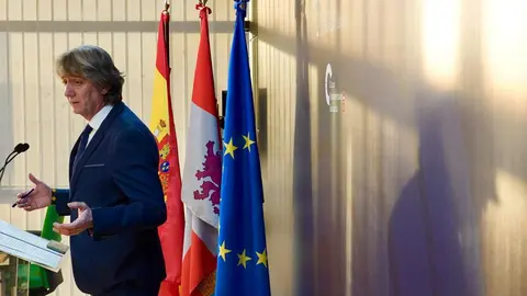 El secretario general del PSCyL, Carlos Martínez, tildó hoy de “estéril” e “inútil” la ronda de reuniones del presidente del PP de Castilla y León, Alfonso Fernández Mañueco, con los partidos que estarán representados en las nuevas Cortes, y aseguró que lo había visto “más cansado”, “ausente” y “nervioso que nunca”.