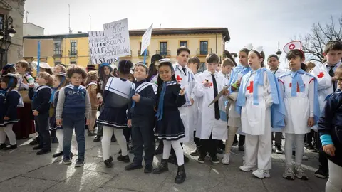 Los estudiantes del Colegio de Las Anejas cerraron su Semana Cultural con una actividad singular: una recreación histórica dedicada a Antoni Gaudí, con motivo del centenario del arquitecto. Foto: Fundos.