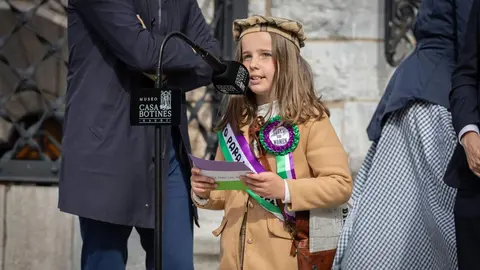 Los estudiantes del Colegio de Las Anejas cerraron su Semana Cultural con una actividad singular: una recreación histórica dedicada a Antoni Gaudí, con motivo del centenario del arquitecto. Foto: Fundos.