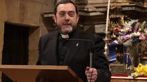 El alcalde, José Antonio Díez, el presidente en funciones de las Cortes, Carlos Pollán y el consejero en funciones, Juan Carlos Suérez Quiñones asisten al acto de entrega de la distinción de Personaje Singular de la Semana Santa de León a Manuel Fláker. Foto: Peio García.