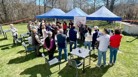 La reapertura del bar restaurante de Viforcos, localidad perteneciente al municipio de Santa Colomba de Somoza, simboliza mucho más que la recuperación de un negocio: representa el renacer de un pueblo. Este logro ha sido posible gracias al Proyecto Repuebla impulsado por la Diputación de León, que ha facilitado la llegada de nuevos vecinos y la reactivación de servicios esenciales en el medio rural.