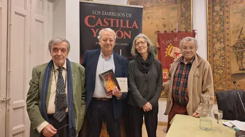 El escritor y fotógrafo José Luis Pardo Caeiro presenta en la Casa de León su última obra 'León, el embrujo de un reino olvidado'. Foto: Casa de León en Madrid.