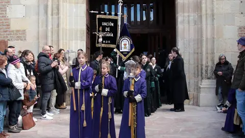 Primera procesión infantil de la Semana Santa de León organizada la Cofradía de la Agonía de Nuestro Señor. Fotos: Peio García.