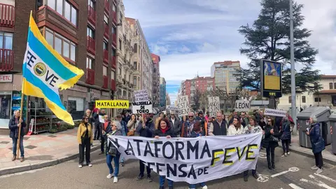 Corte de tráfico reivindicativo de la Plataforma en Defensa de Feve este sábado en Padre Isla. Foto: Peio García.