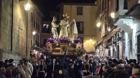 Pasión y esperanza al encuentro de los leoneses con Jesús Sacramentado. Foto: C. Calvo.
