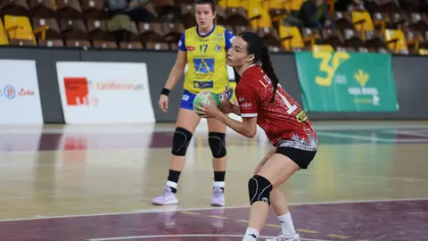 El Cleba Caja Rural sumó una nueva victoria en la División de Honor Oro Femenina tras imponerse por 34-30 al Uneatlantico Pereda en un partido clave para ambos conjuntos. Fotos: Isaac Llamazares