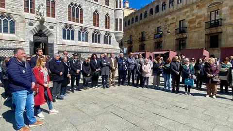 El Día de la Escucha rinde homenaje a quienes cuidan, con Ana Carlota Amigo como símbolo de una realidad mayoritariamente femenina y silenciosa.