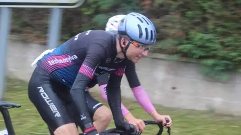 Technosylva Rower Bembibre Cycling Team saca rédito bajo la lluvia en una Aiztondo Klasikoa. Foto: Technosylva Rower Bembibre.