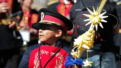 La Procesión de las Palmas inaugura la Semana Santa en una mañana cargada de devoción. Fotos: Peio García