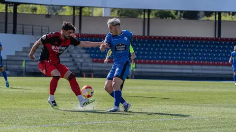 Intenso encuentro el disputado por la Ponferradina ante el Ourense en el que ambos equipos han ofrecido un enorme desgaste sobre el terreno de juego.