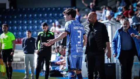 Intenso encuentro el disputado por la Ponferradina ante el Ourense en el que ambos equipos han ofrecido un enorme desgaste sobre el terreno de juego.
