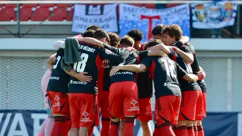 Intenso encuentro el disputado por la Ponferradina ante el Ourense en el que ambos equipos han ofrecido un enorme desgaste sobre el terreno de juego.