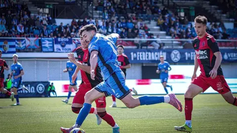 Intenso encuentro el disputado por la Ponferradina ante el Ourense en el que ambos equipos han ofrecido un enorme desgaste sobre el terreno de juego.