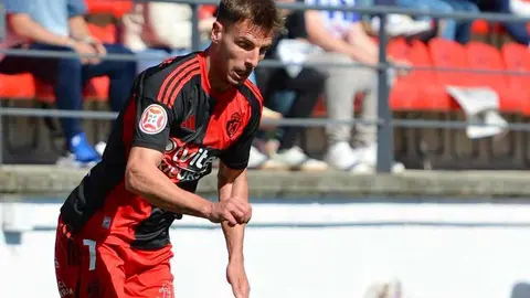 Intenso encuentro el disputado por la Ponferradina ante el Ourense en el que ambos equipos han ofrecido un enorme desgaste sobre el terreno de juego.