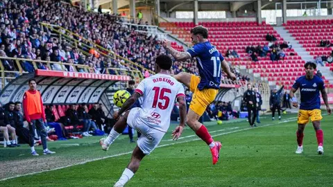 Todos los males que acumula la Cultural, todos sin excepción, florecieron en el Reino de León este domingo. El equipo de De la Barrera cae con estrépito.