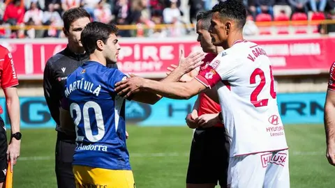 Todos los males que acumula la Cultural, todos sin excepción, florecieron en el Reino de León este domingo. El equipo de De la Barrera cae con estrépito.