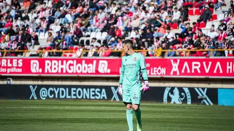 Todos los males que acumula la Cultural, todos sin excepción, florecieron en el Reino de León este domingo. El equipo de De la Barrera cae con estrépito.