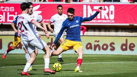 Todos los males que acumula la Cultural, todos sin excepción, florecieron en el Reino de León este domingo. El equipo de De la Barrera cae con estrépito.