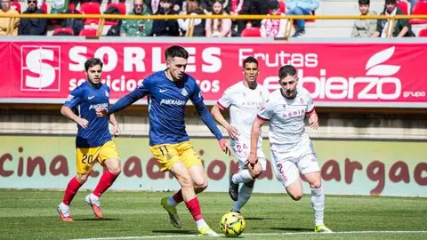 Todos los males que acumula la Cultural, todos sin excepción, florecieron en el Reino de León este domingo. El equipo de De la Barrera cae con estrépito.