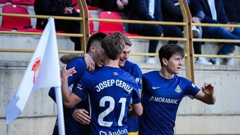 Todos los males que acumula la Cultural, todos sin excepción, florecieron en el Reino de León este domingo. El equipo de De la Barrera cae con estrépito.