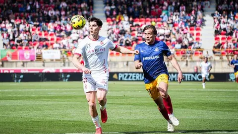 Todos los males que acumula la Cultural, todos sin excepción, florecieron en el Reino de León este domingo. El equipo de De la Barrera cae con estrépito.
