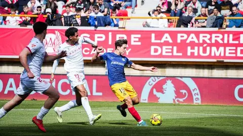Todos los males que acumula la Cultural, todos sin excepción, florecieron en el Reino de León este domingo. El equipo de De la Barrera cae con estrépito.