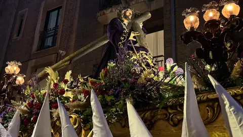 El Dainos provocó admiración en medio de la devoción de los leoneses. 
Fotos: S. García