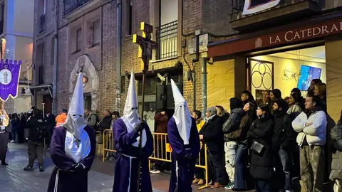 El Dainos provocó admiración en medio de la devoción de los leoneses. 
Fotos: S. García