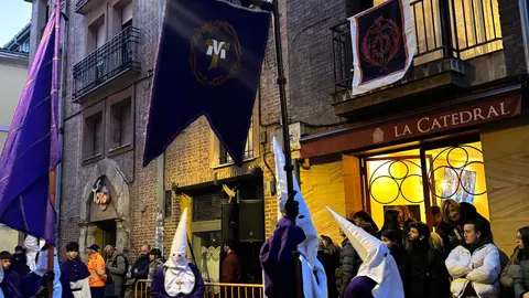 El Dainos provocó admiración en medio de la devoción de los leoneses. 
Fotos: S. García