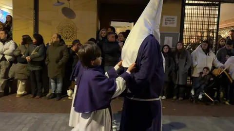 El Dainos provocó admiración en medio de la devoción de los leoneses. 
Fotos: S. García