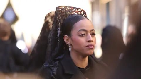 Miles de leoneses acompañan al Cristo del Gran Poder en una tarde de fervor. Fotos: Isaac Llamazares.