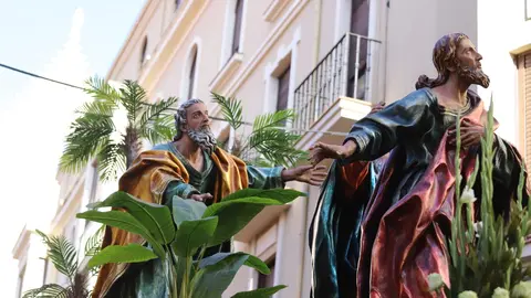 Miles de leoneses acompañan al Cristo del Gran Poder en una tarde de fervor. Fotos: Isaac Llamazares.