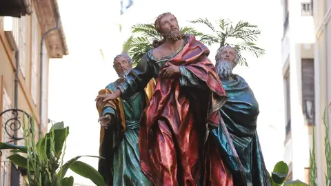 Miles de leoneses acompañan al Cristo del Gran Poder en una tarde de fervor. Fotos: Isaac Llamazares.