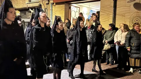 El Santo Cristo de la Redención ilumina la noche leonesa con devoción. Fotos: S. García