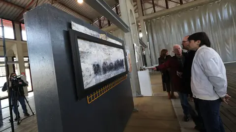 Presentación de la exposición de pintura y escultura de la Asociación de Pintores del Bierzo en el Museo del Ferrocarril de Ponferrada. Foto: César Sánchez.