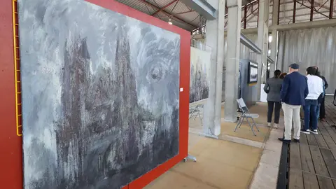 Presentación de la exposición de pintura y escultura de la Asociación de Pintores del Bierzo en el Museo del Ferrocarril de Ponferrada. Foto: César Sánchez.