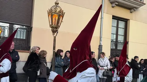 La procesión, Rosario de Pasión, con salida desde San Marcelo, recorre el centro histórico a través de seis escenas que narran de forma dinámica y catequética los momentos clave del relato cristiano. Foto: S. García.
