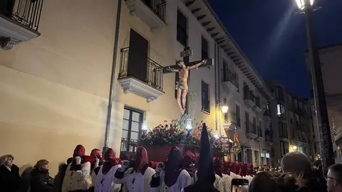 La procesión, Rosario de Pasión, con salida desde San Marcelo, recorre el centro histórico a través de seis escenas que narran de forma dinámica y catequética los momentos clave del relato cristiano. Foto: S. García.
