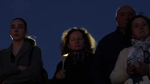 Viacrucis penitencial en el Castillo de los Templarios de Ponferrada con las imágenes del Cristo de  la Esperanza y el Cristo de la Fortaleza. Foto: César Sánchez.