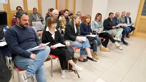 El secretario de Organización del PSOE de Castilla y León, Daniel de la Rosa, y el de León, Daniel San José, comparecen tras mantener una reunión de trabajo y análisis del resultado electoral a nivel provincial y autonómico. Foto: Campillo.