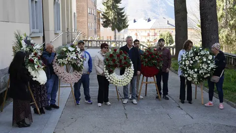 Homenaje del Ayuntamiento de Villablino (León) a los mineros fallecidos en el accidente de Cerredo (Asturias). Foto: César Sánchez.