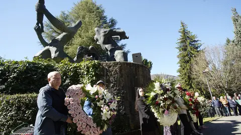 Homenaje del Ayuntamiento de Villablino (León) a los mineros fallecidos en el accidente de Cerredo (Asturias). Foto: César Sánchez.