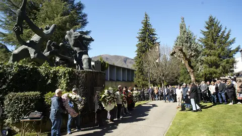 Homenaje del Ayuntamiento de Villablino (León) a los mineros fallecidos en el accidente de Cerredo (Asturias). Foto: César Sánchez.